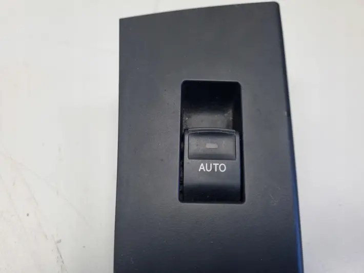 Toyota Auris II LEWY PRZEŁĄCZNIK TYLNEJ SZYBY Panel 74272-02630