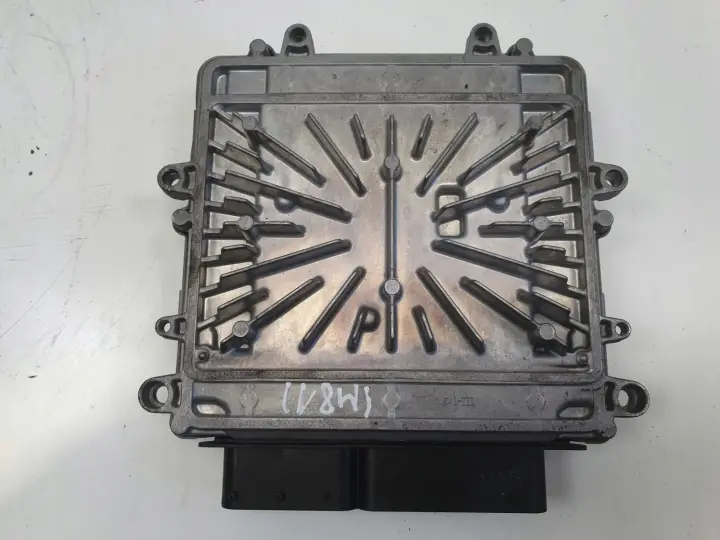 Volvo XC90 2.4 D5 KOMPUTER SILNIKA sterownik 31372225 0281019168