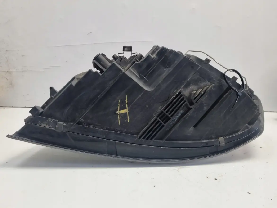 Volvo S40 II V50 LIFT PRZEDNIA LAMPA PRAWA prawy przód 31299588