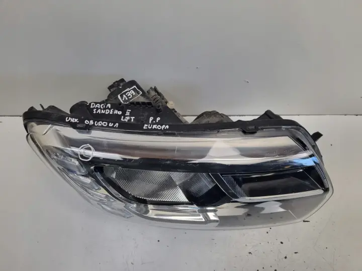Dacia Sandero II LIFT 12-20r PRZEDNIA LAMPA PRAWA PRAWY PRZÓD 260105925R