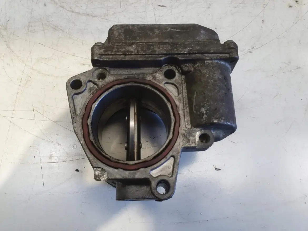VW Golf V 1.9 TDI PRZEPUSTNICA 03G128063J