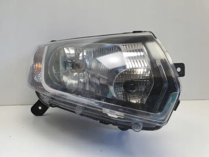Dacia Logan Sandero II 12-16r PRZEDNIA LAMPA PRAWA prawy przód 260107737R
