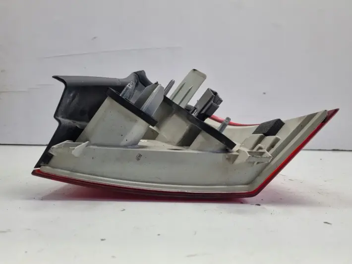 Volvo V70 III XC70 TYLNIA TYLNA LAMPA LEWA lewy tył LED 31395072