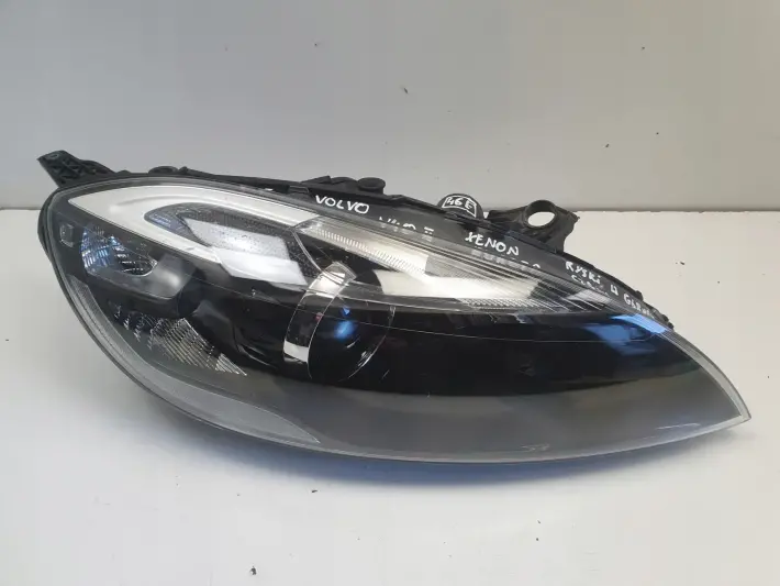 VOLVO V40 II 12-19r PRZEDNIA LAMPA PRAWA PRAWY PRZÓD europa xenen 31420008