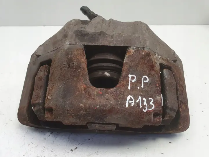 Volvo V40 II PRZEDNI ZACISK HAMULCOWY prawy przód PASAŻERA P.P 976