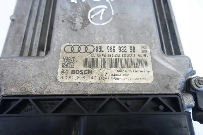 Audi A4 B8 2.0 TDI KOMPUTER SILNIKA sterownik
