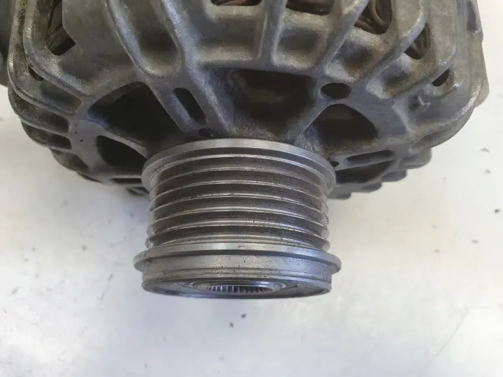 Opel Astra IV J 2.0 CDTI ALTERNATOR VALEO