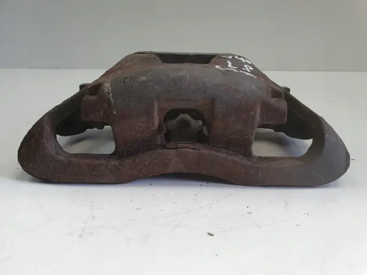 Volvo V40 II PRZEDNI ZACISK HAMULCOWY lewy przód KIEROWCY L.P 975