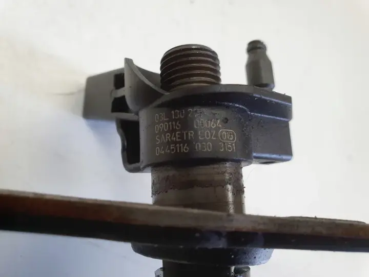 Audi A3 8P 2.0 TDI WTRYSKIWACZ wtrysk 0445116030 03L130277