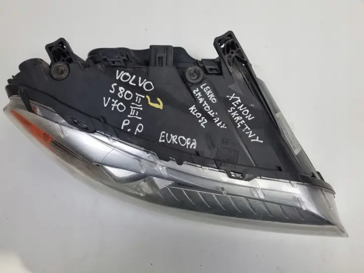 Volvo S80 II V70 III 06-16r PRZEDNIA LAMPA PRAWA PRAWY PRZÓD skręt 31214169