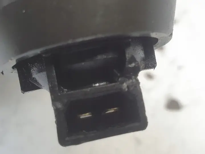 Audi A3 8L 1.9 TDI POMPOWTRYSKIWACZ wtrysk 038130073AQ