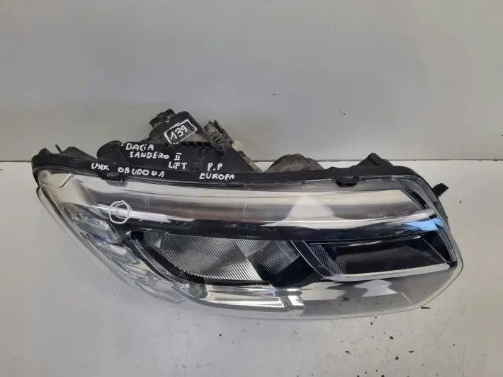 Dacia Sandero II LIFT 12-20r PRZEDNIA LAMPA PRAWA PRAWY PRZÓD 260105925R