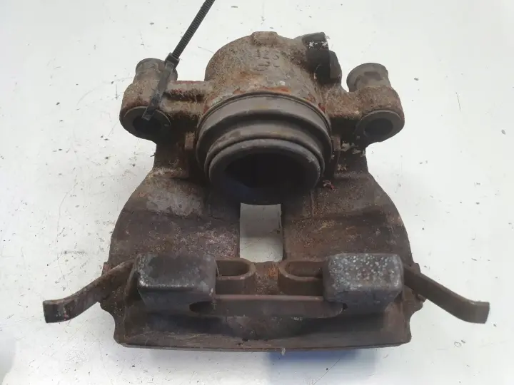 Volvo S60 II V60 I PRZEDNI ZACISK HAMULCOWY prawy przód pasażera 31471664