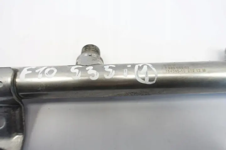 BMW F10 535 3.0 i LISTWA WTRYSKOWA 7628049