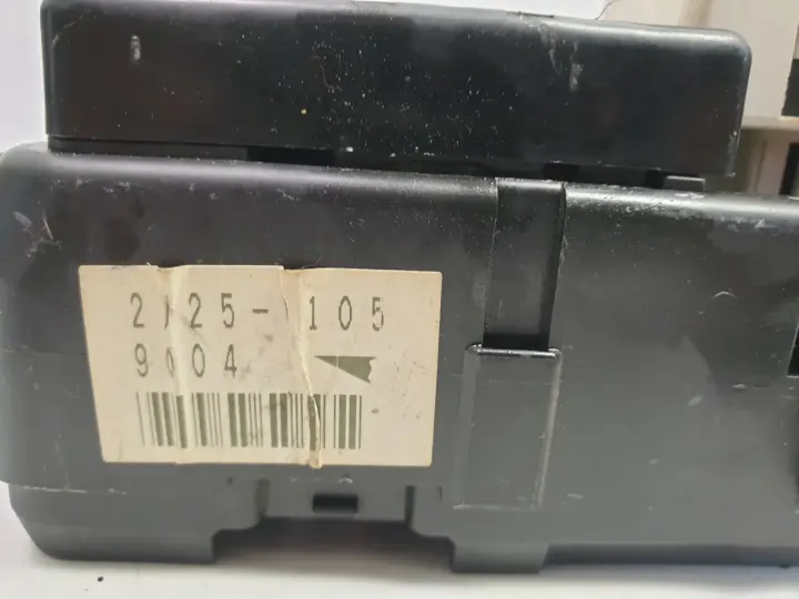Volvo S40 V40 lift 1.9 D SKRZYNKA BEZPIECZNIKÓW