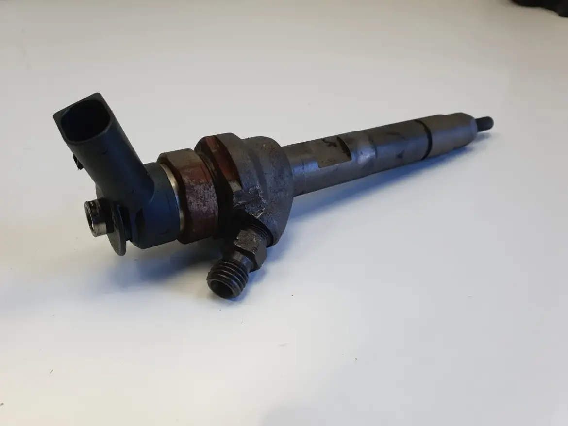 BMW E87 E90 E91 2.0 D WTRYSKIWACZ wtrysk 0445110289