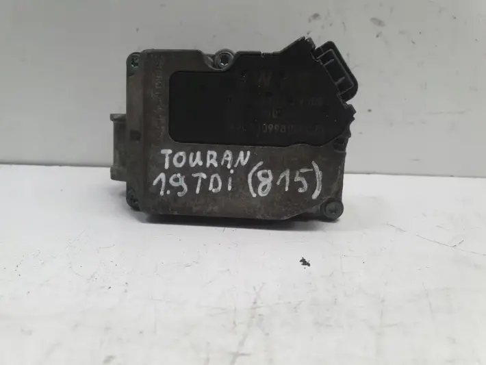 VW Golf V 1.9 TDI PRZEPUSTNICA 03G128063J