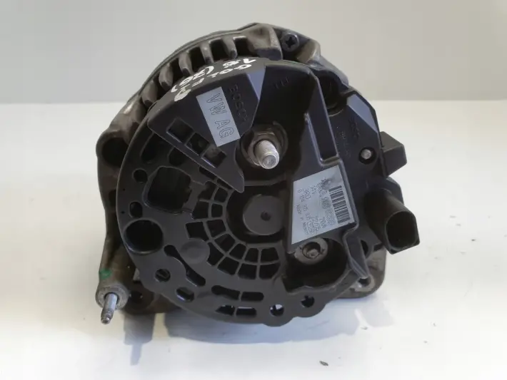 VW Golf V 1.6 8V ALTERNATOR 06A903026B bosch 70A