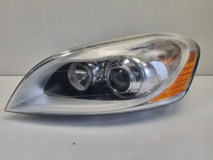 Volvo XC60 PRZEDNIA LAMPA LEWA LEWY PRZÓD BIXENON BI XENON SKRĘTNY 30763135