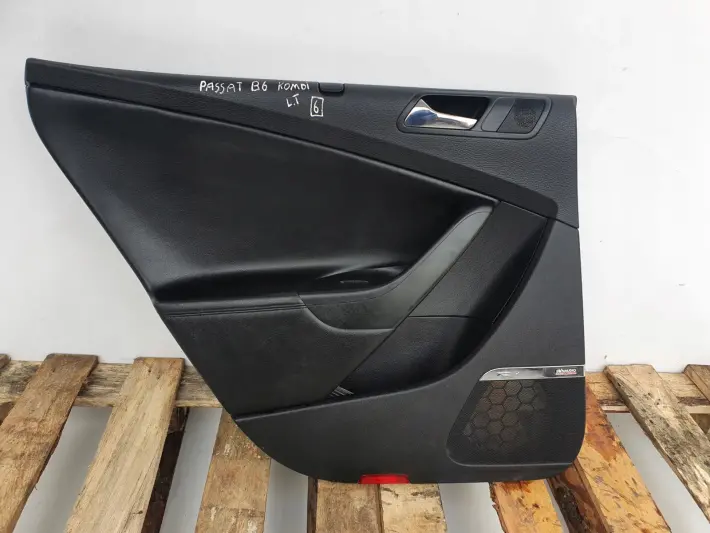 VW Passat B6 KOMBI BOCZEK DRZWI LEWY TYŁ SKÓRA