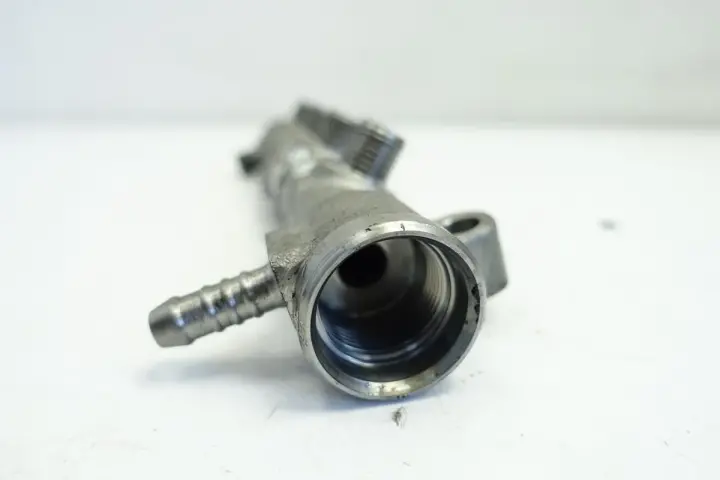VW Golf VII 1.6 TDI LISTWA WTRYSKOWA 04L130089F