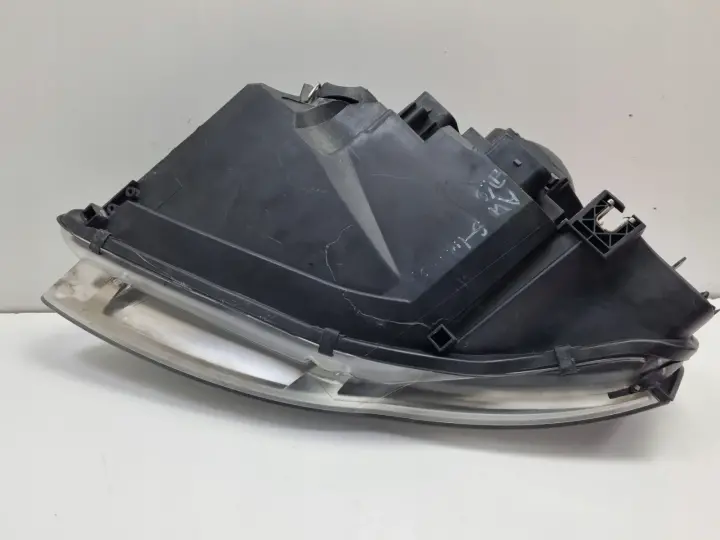 Audi A4 B7 04-08r PRZEDNIA LAMPA PRAWA PRAWY PRZÓD 1305630462