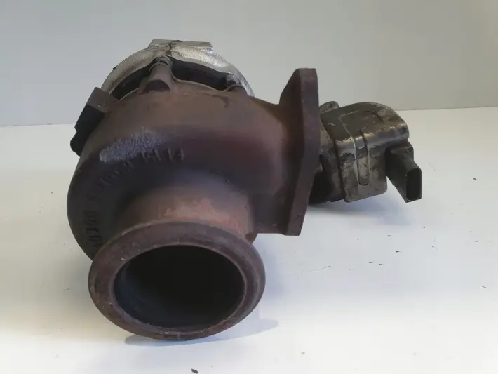 BMW E60 2.0 D TURBOSPRĘŻARKA turbo 8506891
