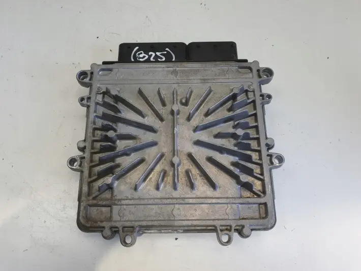 Volvo V40 II 2.0 D3 STEROWNIK SILNIKA komputer 31336983 0281018414