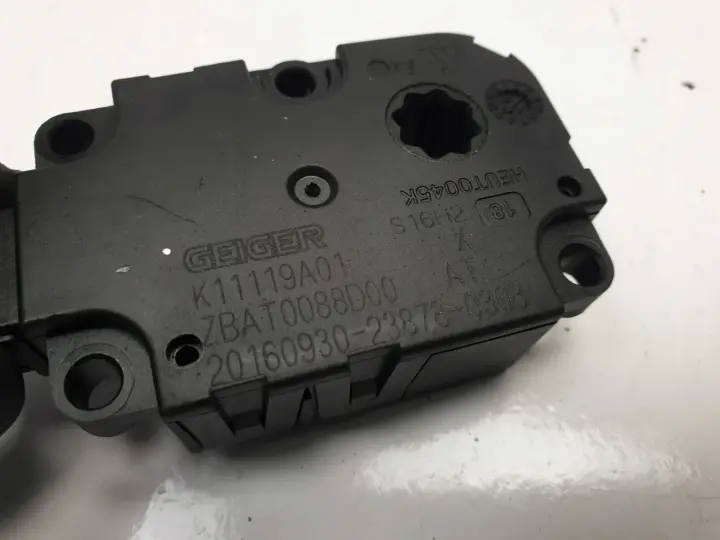 Mercedes A205 W205 SILNICZEK NAGRZEWNICY K11119A01