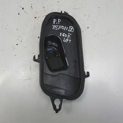 Volvo V60 S60 II LIFT XENON DEKIELEK PRZEDNIEJ LAMPY ZASLEPKA ŻARÓWKI