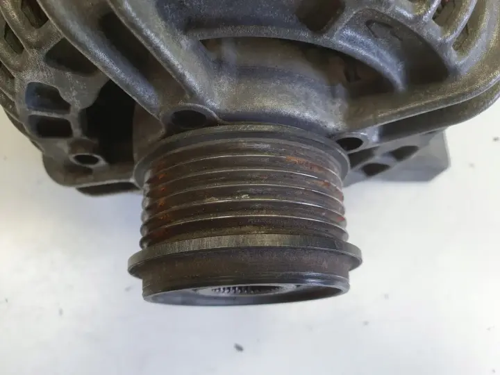 Volvo S60 I V70 II 2.4 D5 ALTERNATOR bosch 30667894 0124525060