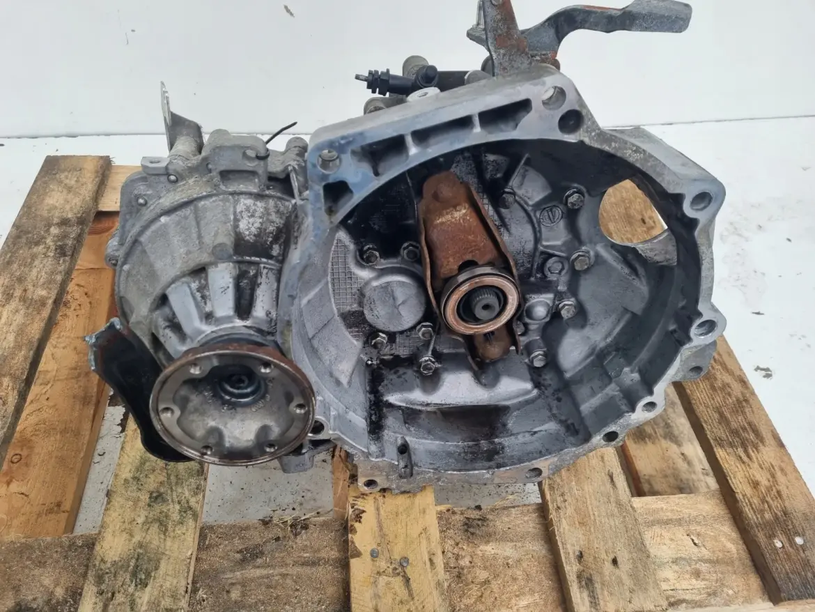 VW Passat B6 2.0 FSI SKRZYNIA BIEGÓW manualna JYL manual