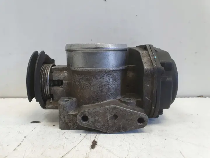 VW Sharan 1.8 T turbo PRZEPUSTNICA 06A133064P