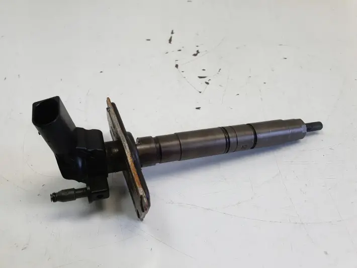 Audi A3 8P 2.0 TDI WTRYSKIWACZ wtrysk 0445116030 03L130277