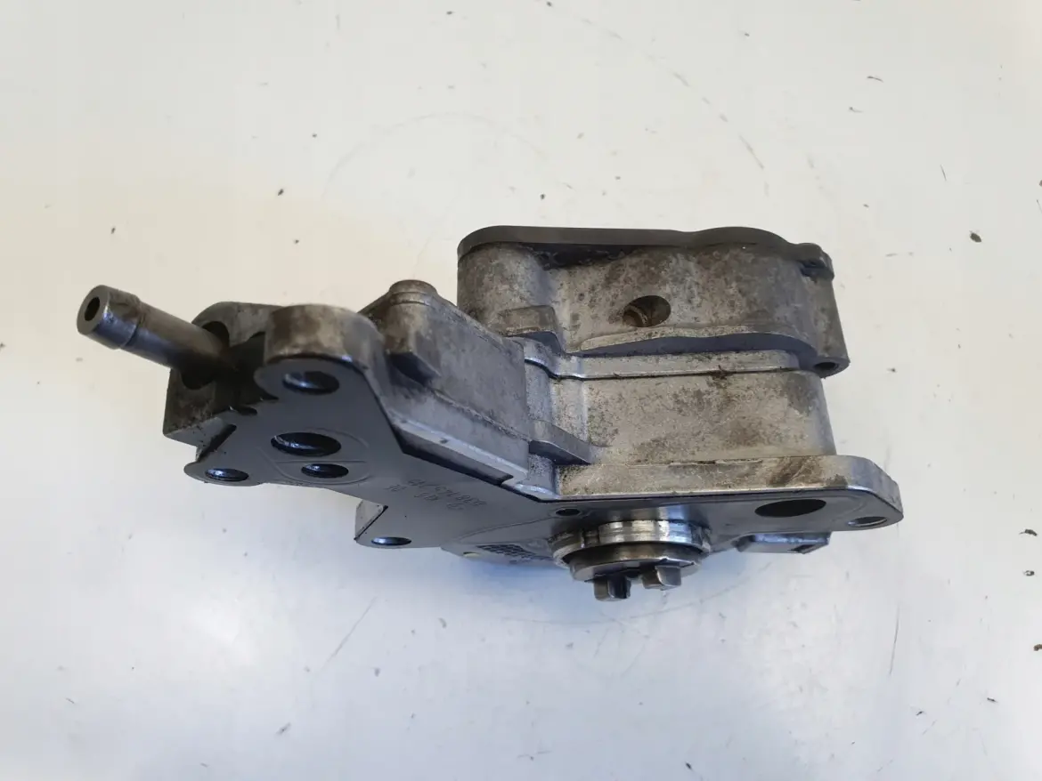 VW Caddy III 2.0 SDI POMPA VACUM wakum 561005310