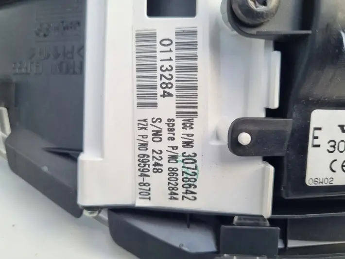 Volvo V50 1.8 16v LICZNIK ZEGARY europa 30728642 30710071