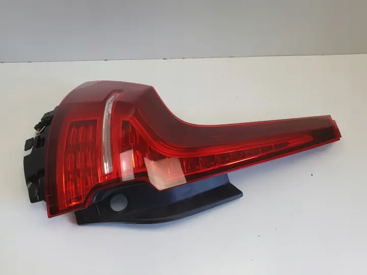 Volvo V60 II 18-24r TYLNIA TYLNA LAMPA LEWA lewy tył 32291358