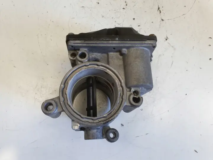 VW Passat B6 2.0 TDI PRZEPUSTNICA 03L128063AF