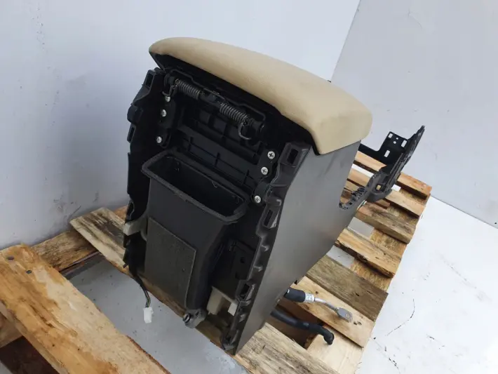 Toyota Land Cruiser 150 PODŁOKIETNIK Z LODÓWKĄ