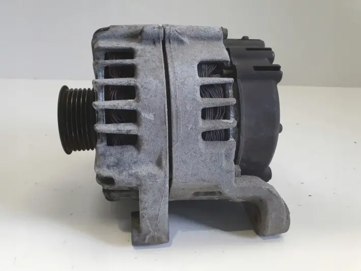 BMW E87 E90 2.0 D ALTERNATOR valeo 7802261 AL03 180A