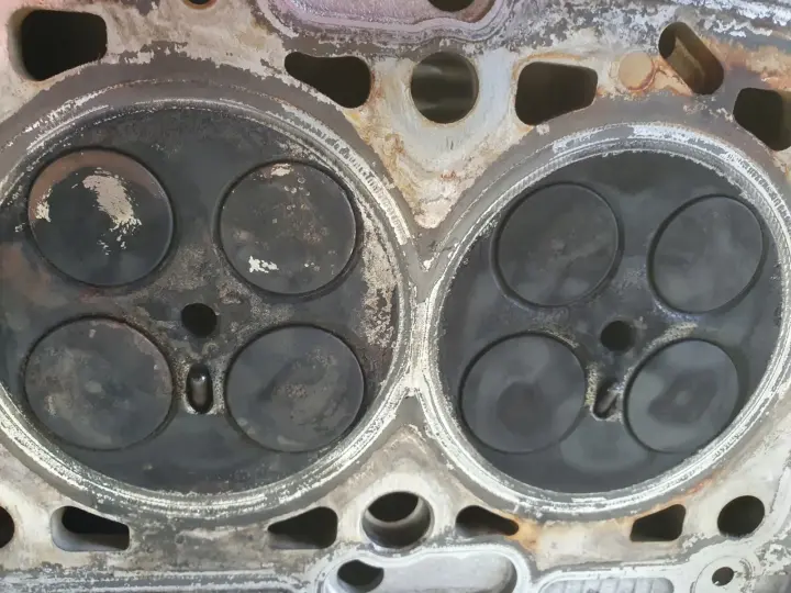 Volvo S60 I V70 II XC90 2.4 D5 GŁOWICA CYLINDRÓW wałki 30731988