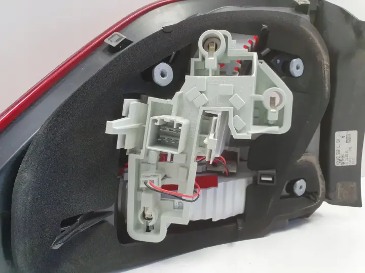 Volvo S60 II 10-13r TYLNIA TYLNA LAMPA PRAWA prawy tył ŁADNA 30796268