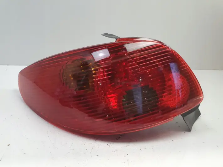 Peugeot 206 lift 03-09r TYLNA LAMPA LEWA lewy tył kierowcy