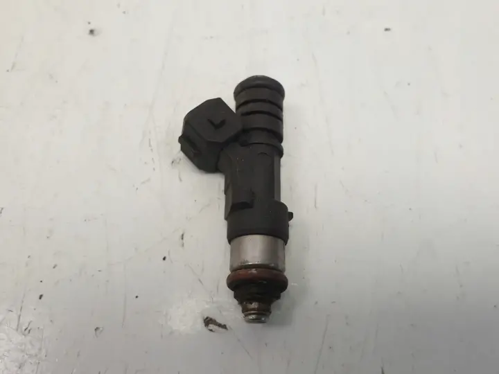 Opel Meriva B 1.4 T turbo WTRYSKIWACZ 028158207