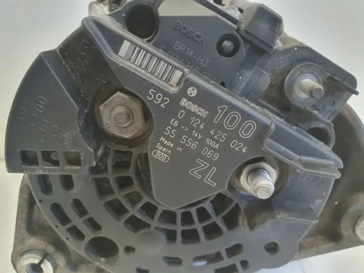 Opel Corsa D 1.4 16V ALTERNATOR bosch 0124425024 100A