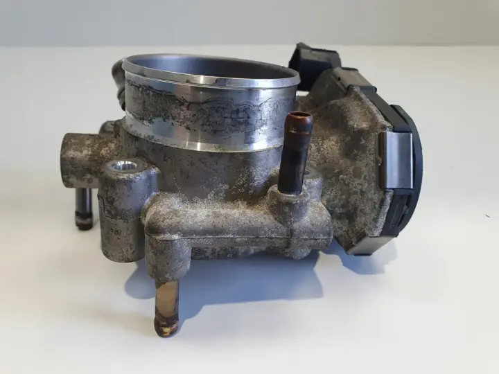 Opel Astra IV J 1.6 16V PRZEPUSTNICA 55561495