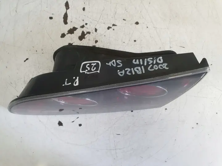 Seat Ibiza III LIFT 05-09r TYLNIA TYLNA LAMPA PRAWA prawy tył w klape