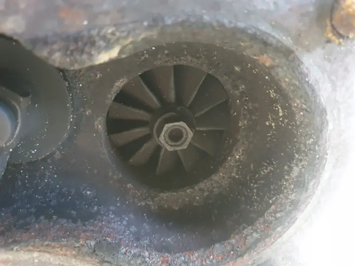 VW Bora 1.9 TDI TURBOSPRĘŻARKA turbo 038145701D
