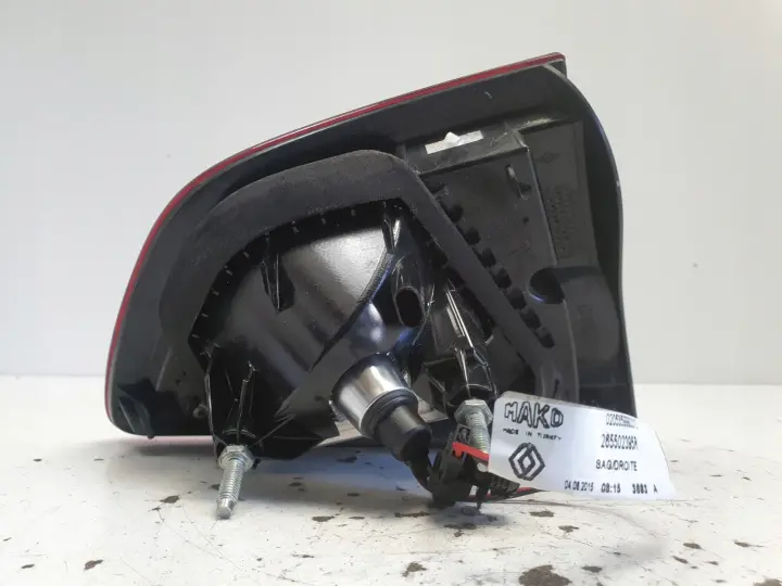 Renault Clio IV kombi TYLNA LAMPA PRAWA prawy tył W KLAPE 265502395R