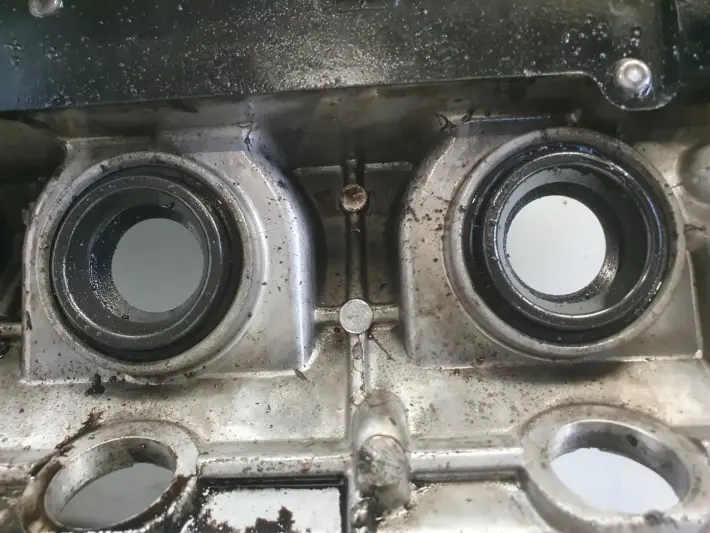 Toyota Corolla Verso II Avensis T25 2.2 D4D POKRYWA ZAWORÓW Zaworowa 2AD
